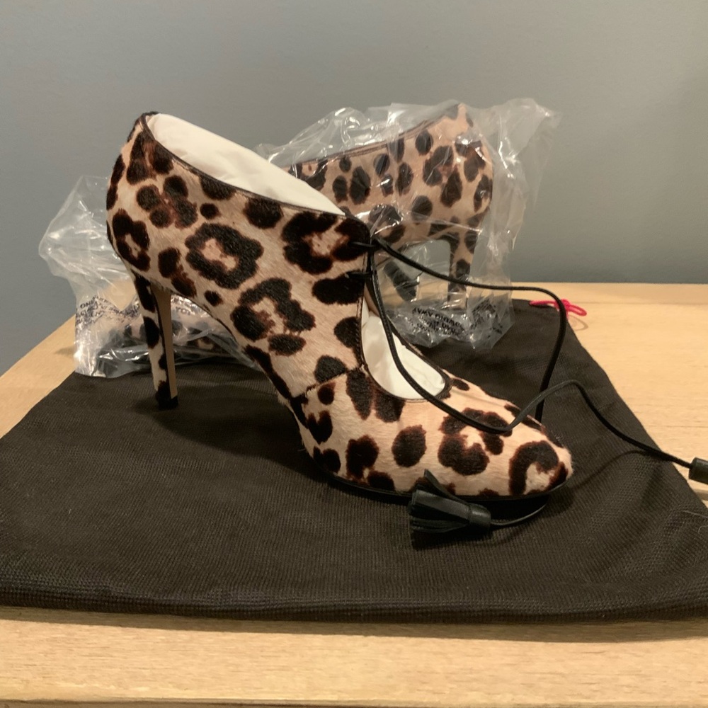 Kate Spade New York Leopard Print Calf Hair Almond Toe bootie Sze 7M Pump Heels